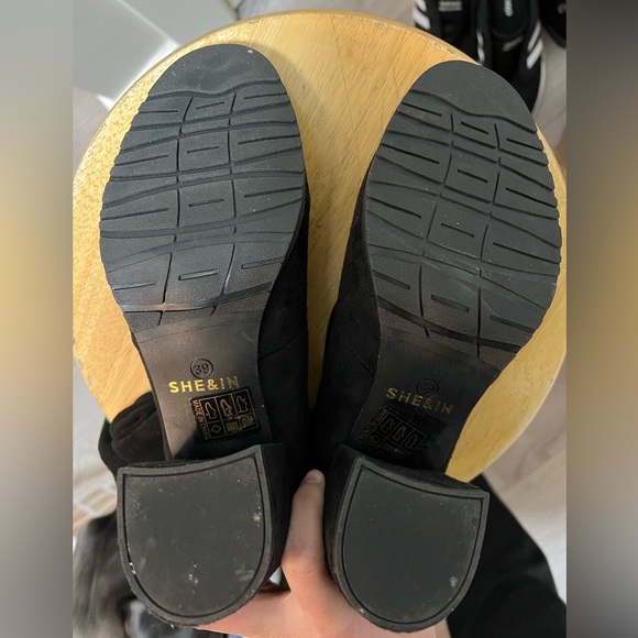 Faux Suede over the knee boots, no zipper, tie-back, size 8 US - Picture 3 of 3